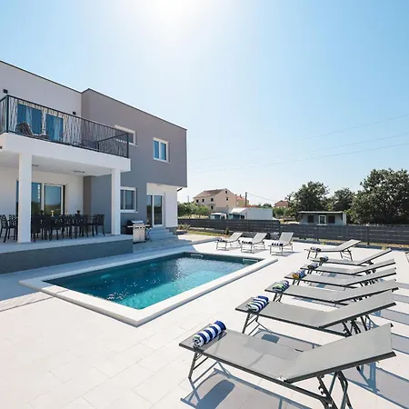 Villa Ivicasa With Pool