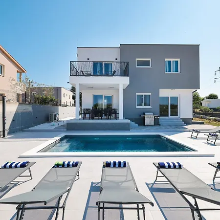 Villa Ivicasa With Pool *